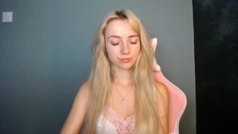 Snapshot of luciacam20 chatting on June 2026 07:39:01 AM Lucy online show from June 2026 07:39:01 AM