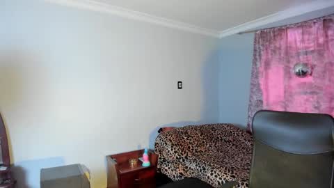 Luciana Evans online show from November 2025 02:27:02 PM