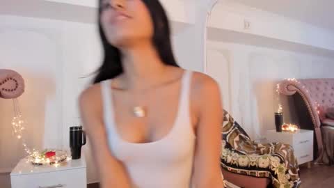 Luciana online show from November 2025 08:35:02 PM