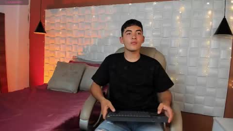 Snapshot of luciano_ciro chatting on February 2026 03:04:01 AM Luciano online show from February 2026 03:04:01 AM