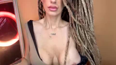 luciashowhot online show from April 2026 08:17:02 AM