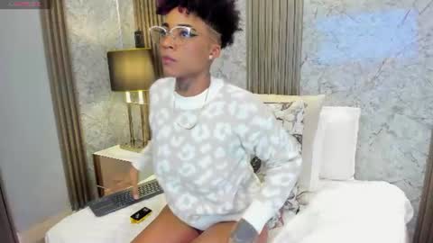Snapshot of luciawallace chatting on July 2026 10:03:01 PM lucia wallace online show from July 2026 10:03:01 PM