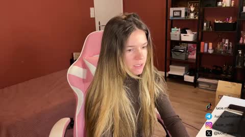 Snapshot of lucie_hot chatting on January 2025 08:43:01 AM Lucie hot follow me on online show from January 2025 08:43:01 AM