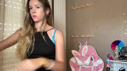 Snapshot of lucie_hot chatting on September 2025 06:59:02 AM Lucie hot follow me on online show from September 2025 06:59:02 AM