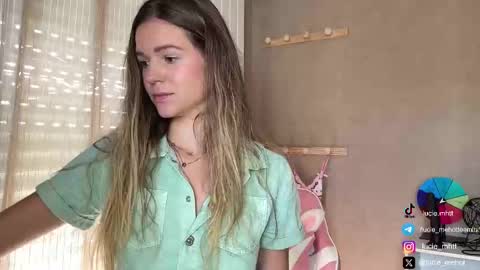 Snapshot of lucie_hot chatting on September 2025 09:11:01 AM Lucie hot follow me on online show from September 2025 09:11:01 AM