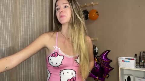 Snapshot of lucie_hot chatting on October 2025 06:42:02 PM Lucie hot follow me on online show from October 2025 06:42:02 PM