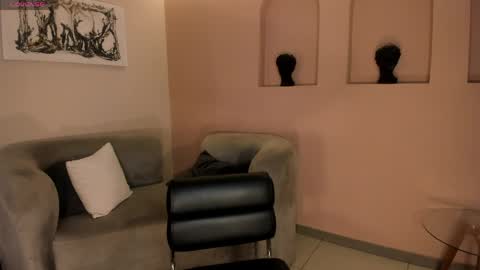 Lucie Martin online show from April 2026 07:41:01 PM