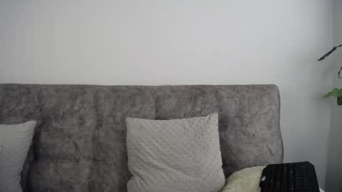 Snapshot of luciiana_lol chatting on May 2026 06:04:02 PM luciiana online show from May 2026 06:04:02 PM