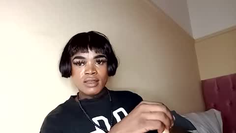 Snapshot of lucile_carrie chatting on October 2025 07:54:02 AM Lucile Carrie online show from October 2025 07:54:02 AM