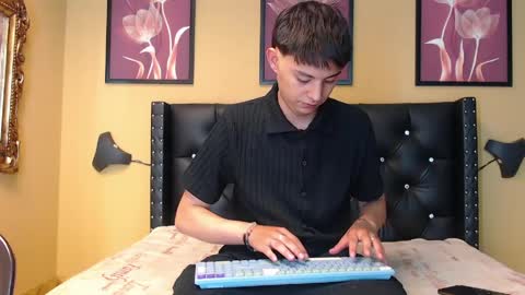 Snapshot of luckk_ chatting on April 2026 04:43:02 AM luckk_ online show from April 2026 04:43:02 AM