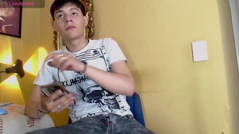 Snapshot of luckk_ chatting on April 2026 04:43:01 AM luckk_ online show from April 2026 04:43:01 AM