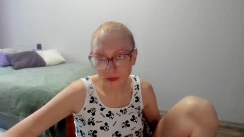 lucky_licky20 online show from December 2024 04:01:01 AM