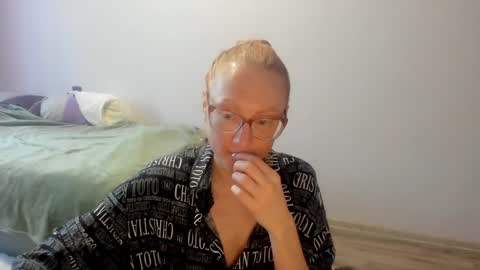 lucky_licky20 online show from December 2024 03:52:01 AM