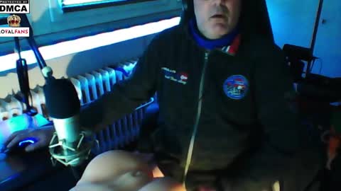        call me  Stefan online show from February 2025 10:26:02 AM