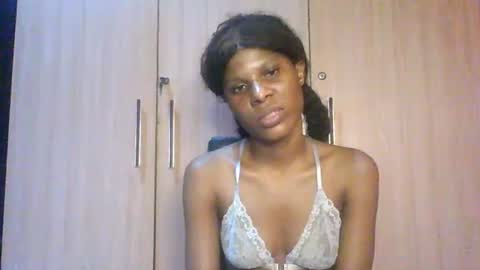 Snapshot of luckymadequeen chatting on July 2026 03:42:02 AM Gloria online show from July 2026 03:42:02 AM