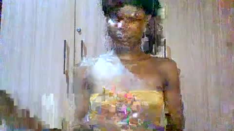 Snapshot of luckymadequeen chatting on July 2026 12:20:01 AM Gloria online show from July 2026 12:20:01 AM