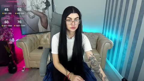 Monika online show from December 2024 01:32:02 PM