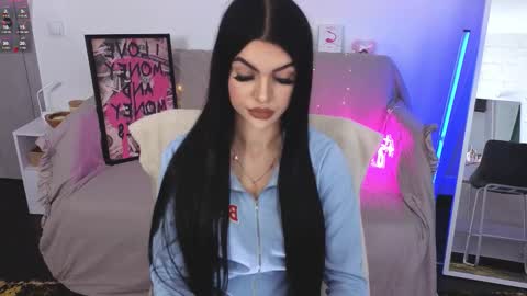 Monika online show from October 2025 08:01:01 AM