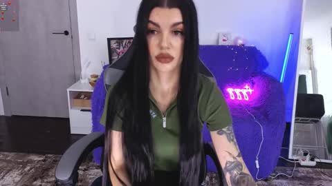 Monika online show from November 2025 09:43:02 AM