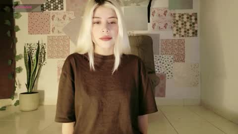 luckysapphire777 online show from April 2026 01:41:02 PM