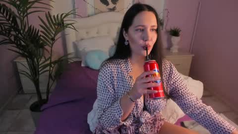 Laura online show from February 2025 08:42:02 PM