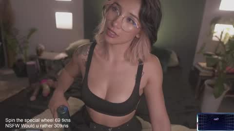 Lucy Alien  online show from February 2025 05:02:01 AM