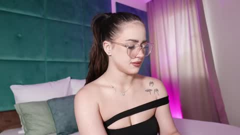 Snapshot of lucylexton chatting on June 2026 04:50:01 AM Lucy Lexton online show from June 2026 04:50:01 AM