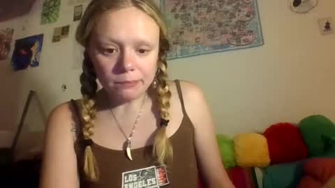 Snapshot of lucylovesflowers chatting on July 2026 08:56:02 AM lucylovesflowers online show from July 2026 08:56:02 AM