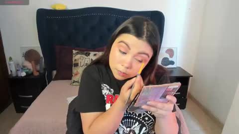 Snapshot of lucypetit chatting on September 2025 01:15:01 PM Lucy Petit online show from September 2025 01:15:01 PM