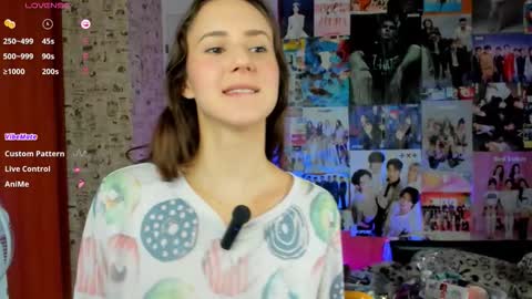 Lucy Rose online show from September 2025 06:46:01 AM