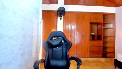 LUCY  online show from February 2026 06:58:02 PM