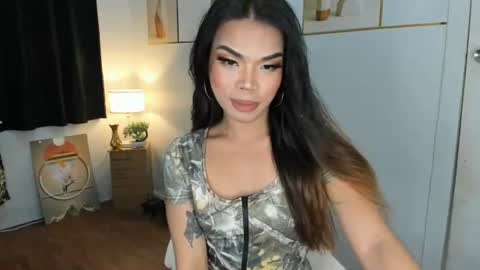 lucyvane online show from July 2026 04:57:01 PM