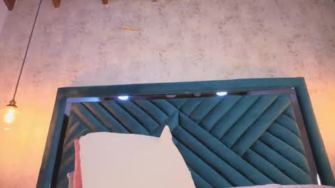 Lucy online show from September 2025 04:17:02 AM