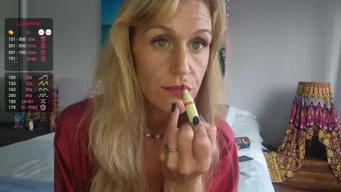 Lucy Vybes and Go-Gert online show from December 2025 07:10:01 PM