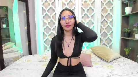Snapshot of lucyy_liiu chatting on December 2024 09:08:01 PM Lucy Liiu online show from December 2024 09:08:01 PM
