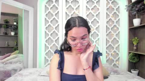 Snapshot of lucyy_liiu chatting on January 2025 01:52:01 AM Lucy Liiu online show from January 2025 01:52:01 AM