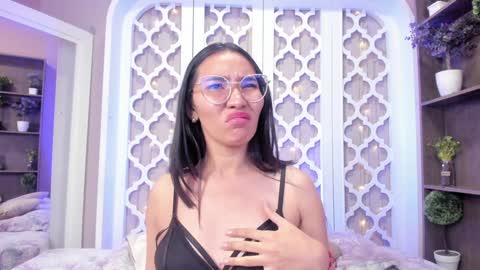 Snapshot of lucyy_liiu chatting on January 2025 09:50:01 PM Lucy Liiu online show from January 2025 09:50:01 PM