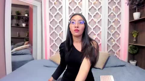Snapshot of lucyy_liiu chatting on February 2025 07:48:02 PM Lucy Liiu online show from February 2025 07:48:02 PM