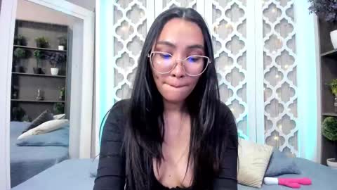 Snapshot of lucyy_liiu chatting on February 2025 01:00:01 AM Lucy Liiu online show from February 2025 01:00:01 AM