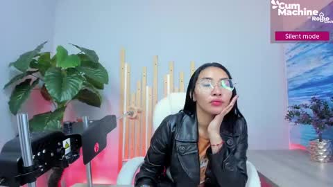 Snapshot of lucyy_liiu chatting on September 2025 01:02:01 PM Lucy Liiu online show from September 2025 01:02:01 PM