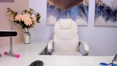 Lucy Liiu online show from April 2026 08:14:01 PM