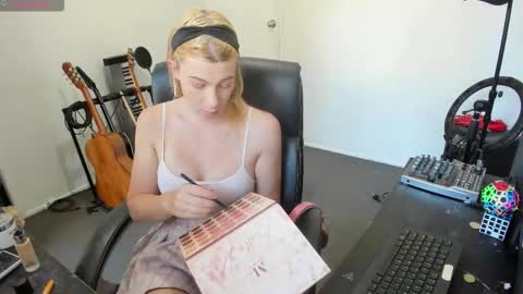 lucyylux online show from October 2025 09:34:02 PM