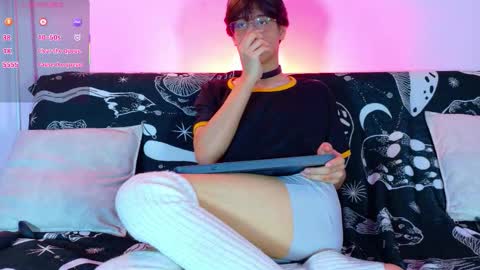 Snapshot of lui_x_dust chatting on February 2026 04:44:02 AM Lui online show from February 2026 04:44:02 AM