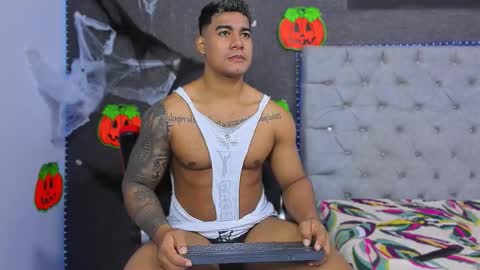 Luigi Independent model online show from October 2025 10:15:01 AM