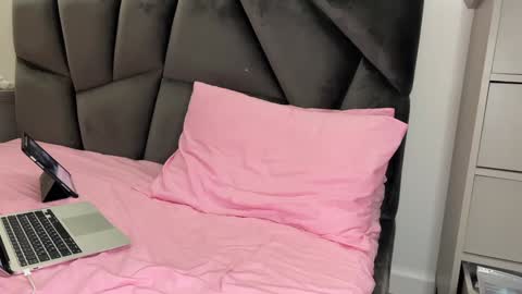 Luis and Alina online show from September 2025 05:16:02 PM