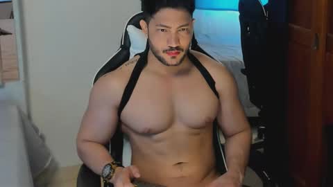 luis_baptista online show from October 2025 07:58:02 PM