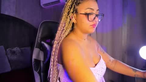 Snapshot of luisa_cameron chatting on March 2026 11:01:01 PM online show from March 2026 11:01:01 PM