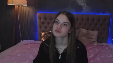 LuisaClover online show from November 2025 01:43:01 PM