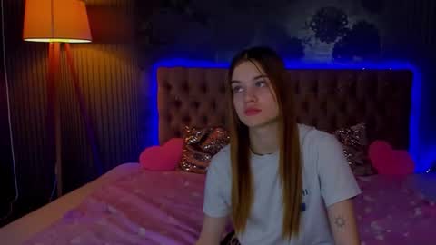 LuisaClover online show from November 2025 01:58:01 PM