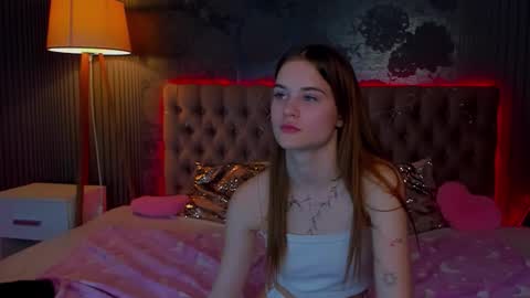 LuisaClover online show from November 2025 05:38:01 PM